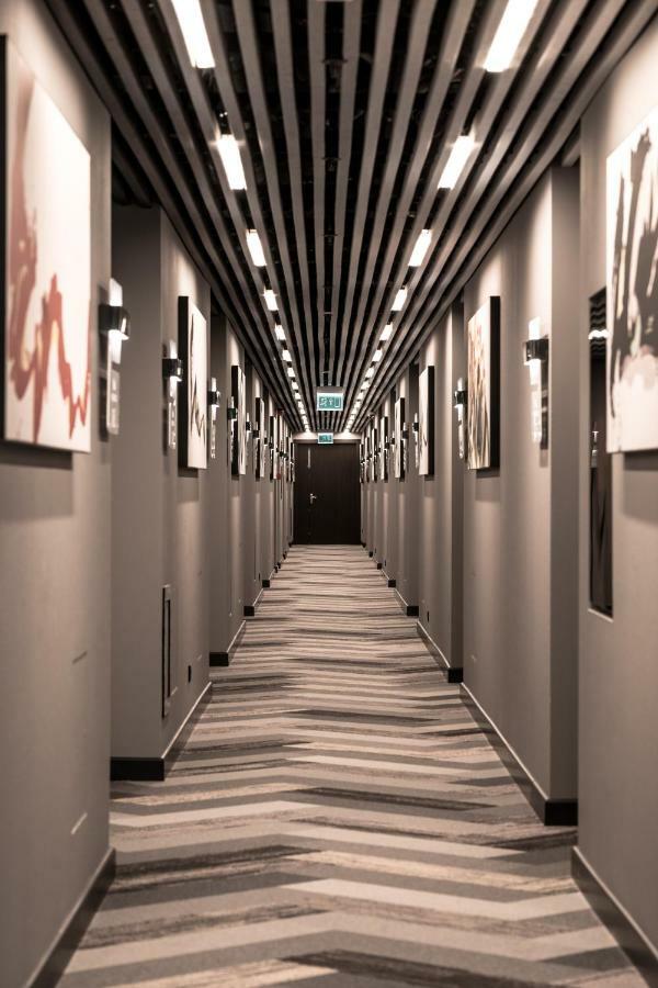 Radius Hotel ティビリシ エクステリア 写真